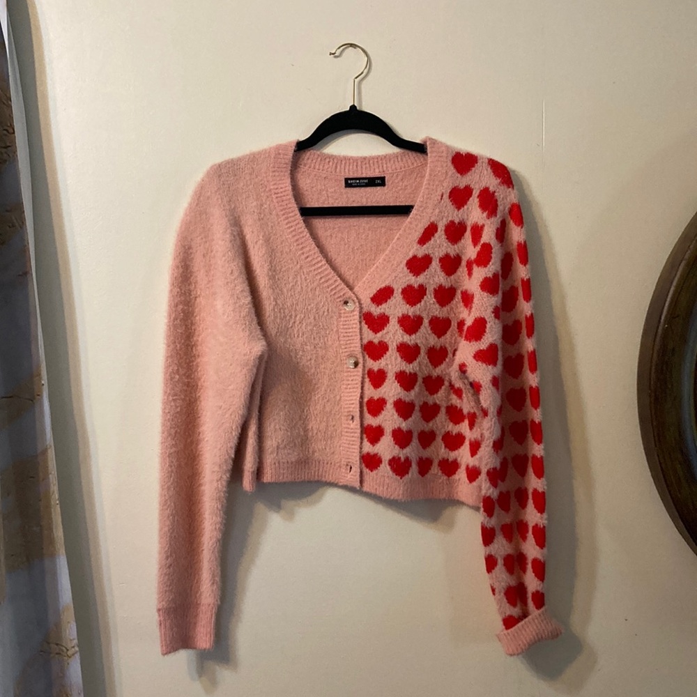 Shein Pink cropped sweater with red hearts on one side. Size 2xl